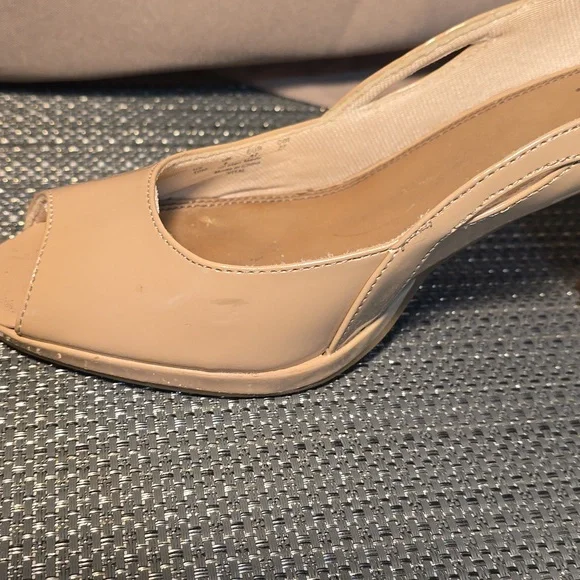 Life Stride Women's Nude Patent Peep Toe Heels - Picture 5 of 8